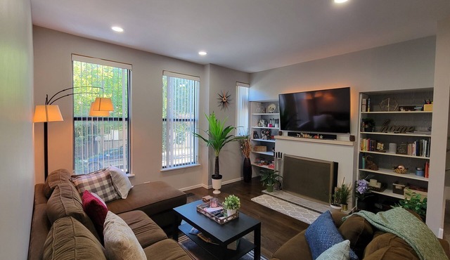 Spacious Townhome! 3 bedrooms & 2 complete bath and 2 outdoor Patios, Near Train