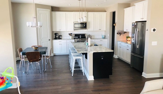 Spacious Townhome close to the Twin Cities, lakes, shopping and restaurants.