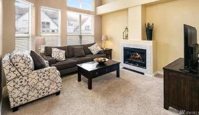 Spacious Townhome Conveniently Located