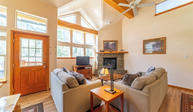 Spacious Townhome + Deck & Views 427