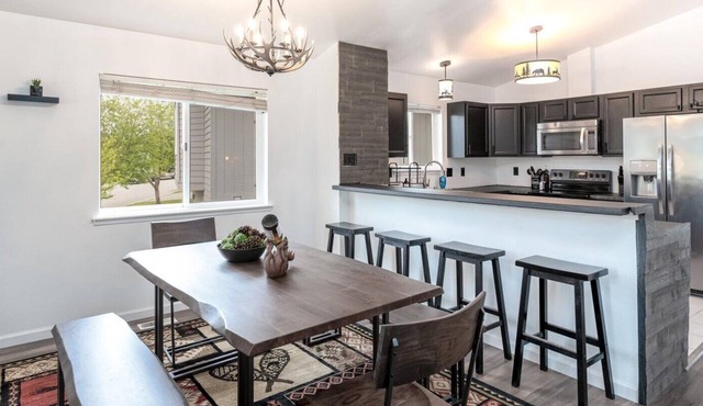 Spacious Townhome in South Anchorage