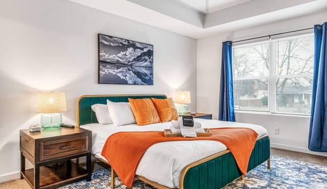 Spacious Townhome Retreat by StayLage