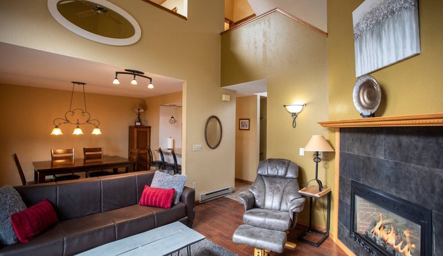 SPACIOUS TOWNHOME, GREAT SLOPE VIEWS - PERFECT FOR YOUR OUTDOOR GETAWAY!