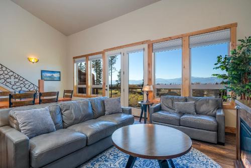 Spacious Townhome w 4 King Suites near Clubhouse