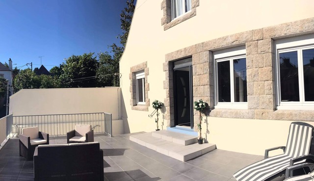 Spacious townhouse - 2 self-contained apartments for flexible living