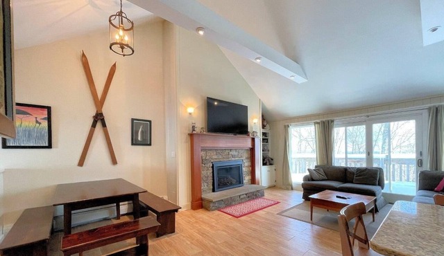 Spacious Townhouse alongside Bromley's Lord's Prayer Slope