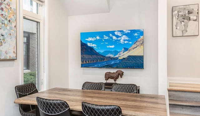 Spacious Townhouse near Square One