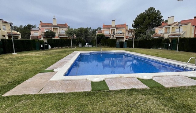 Spacious Townhouse in Quiet Area with Private Garden, BBQ, and Pool Access