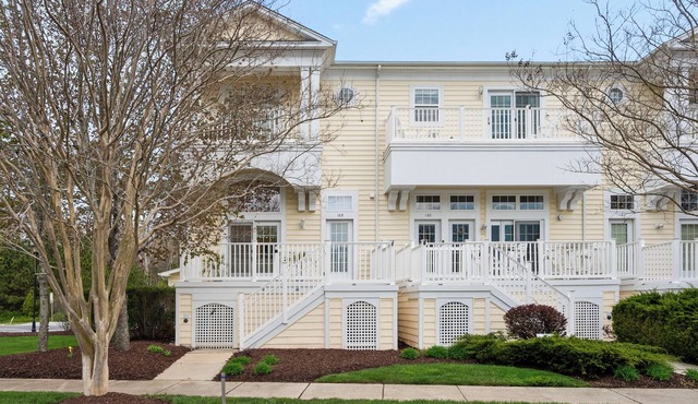 SPACIOUS TOWNHOUSE IN AMENITY-RICH COMMUNITY