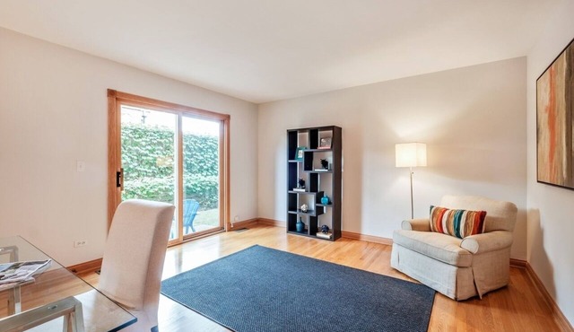 Spacious Townhouse in Wilmette near lake and NW
