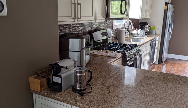 Spacious townhouse with fenced yard and 3 outdoor spaces