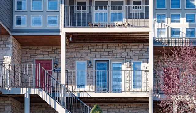 Spacious townhouse with beautiful views of Downton Cincinnati.