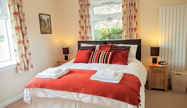 Spacious, tranquil, fully equipped apartment with parking, close to city centre