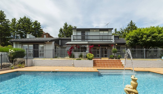 Spacious Tranquility - 4 Bdrm - Pool, Tennis, Netflix.