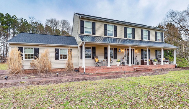 Spacious Trappe Getaway w/Outdoor Pool & Gazebo!