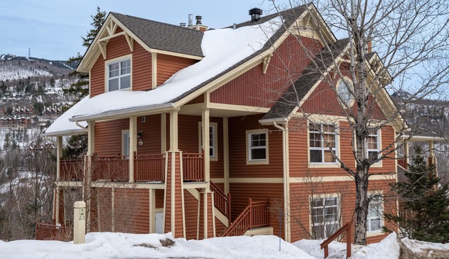Spacious Tremblant Condo | Pools & Hot Tubs, Steps to Ski/Golf/Bike/Hike | 8 ppl
