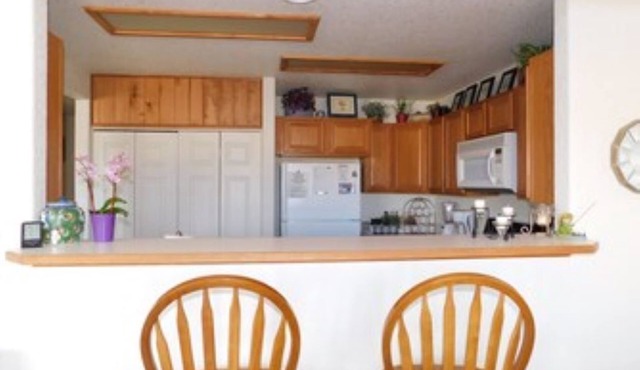 Spacious tri-level townhome with attached garage! Comfortably sleeps 9!
