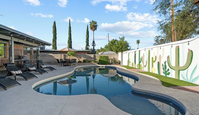 Spacious Tucson OASIS 4BD/2.5BA, Sparkling Pool, Billiards, Pingpong, Family-Fun