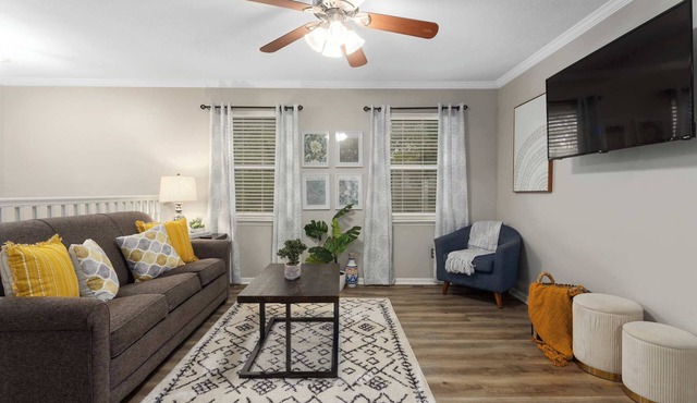 Spacious,TV in all BEDROOMS,KingBeds,FencedYard