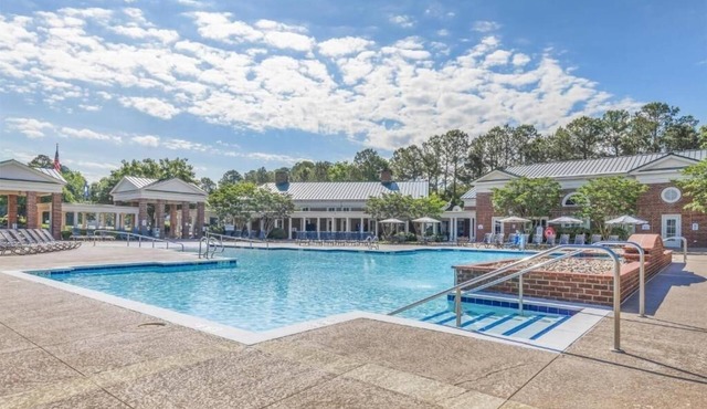 Spacious Two 4BR Suite with Full Kitchen, Balcony, and Fireplace