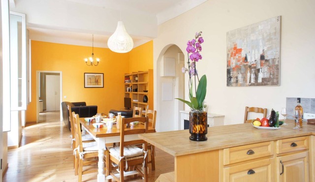 Spacious Two-Bedroom Apartment - Cours Saleya Near Sea