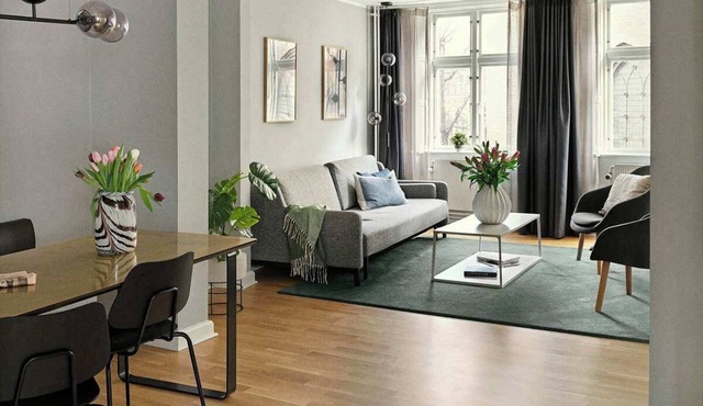 Spacious Two-Bedroom Apartment for 6