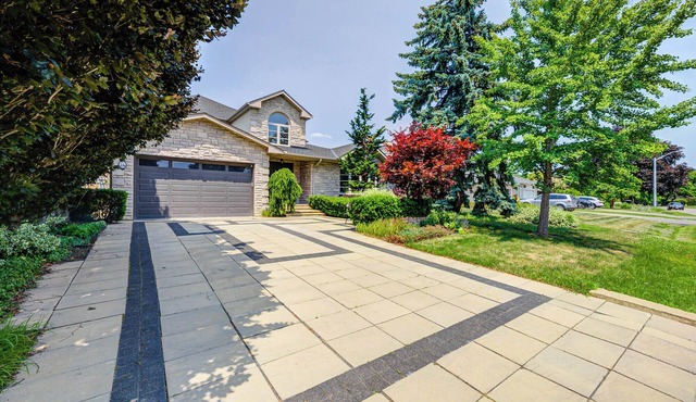 Spacious two bedrooms basement apartment in a luxiary house.