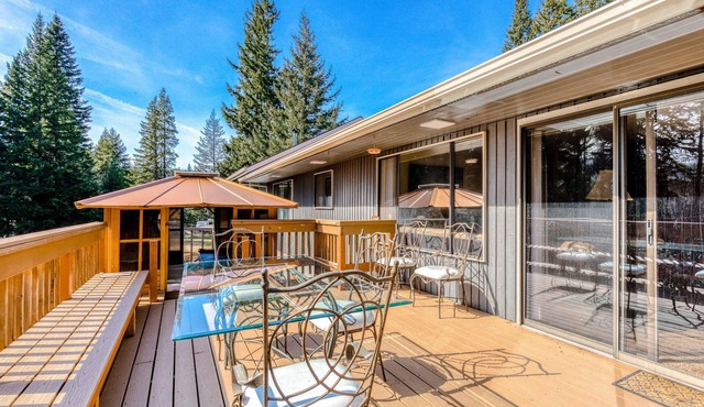 Spacious Two-Story Home withPrivate Hot Tub, Free WiFi, & Game Room - Dogs OK