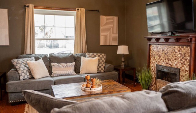 Spacious UMKC Stay Near Top Spots