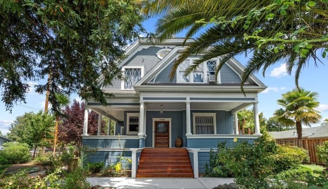 Spacious & Unique Home In the Bay