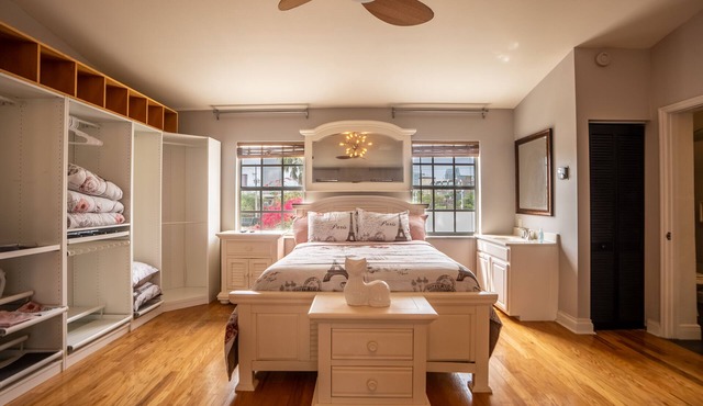 ☆Spacious & Unique☆ Luxury Estate in ♥ of Downtown