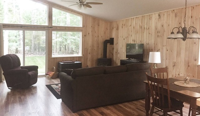 Spacious Up North Cottage Nested in the Tall Timbers