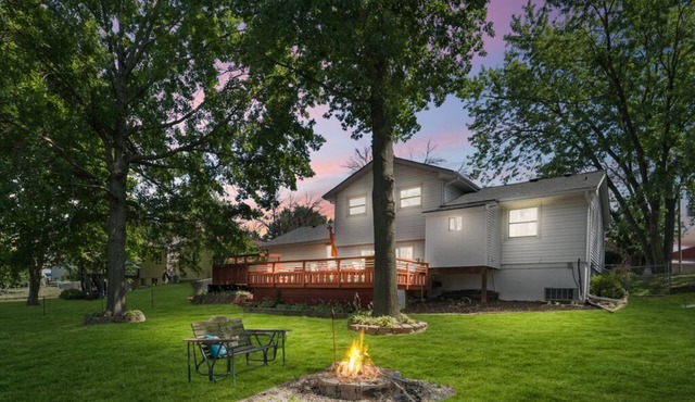 Spacious updated home minutes from Airport and DT!