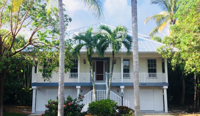 Spacious updated Sanibel home with private pool near Bowman’s Beach
