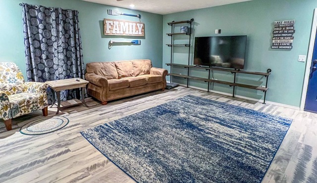 Spacious, updated lake house - less than a mile from Norfork lake!