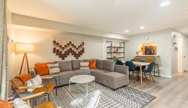 Spacious, Upgraded and Comfortable! Eagle Two Bedroom Retreat!