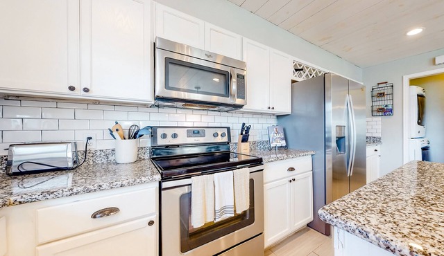 Spacious upgraded coastal getaway with firepit - near boat ramp, stroll to beach