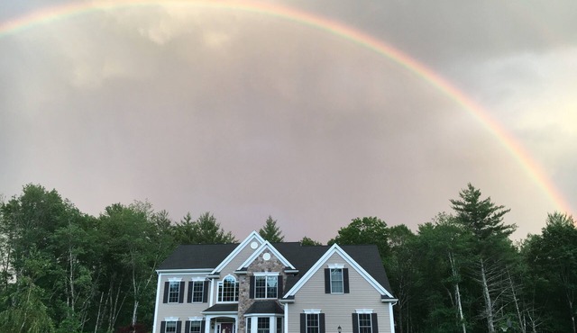 Spacious upscale 5 Bedroom Home With Pool Located Close To Downtown Saratoga.