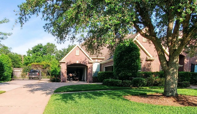 Spacious Upscale 5-room house 1 ACRE Pet Friendly in Cypress
