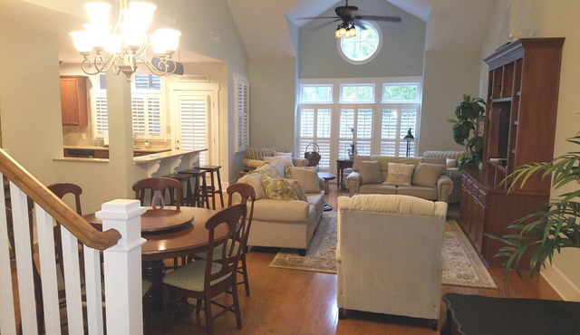 Spacious Upscale Condo, Monthly Rates Available October- April, Call Owner