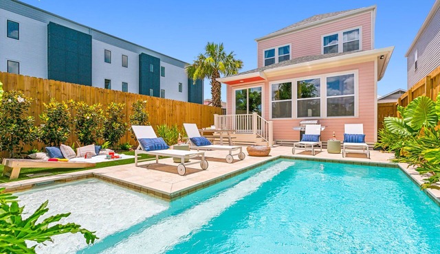 Spacious Upscale Home w/heated Pool+Parking NearFQ