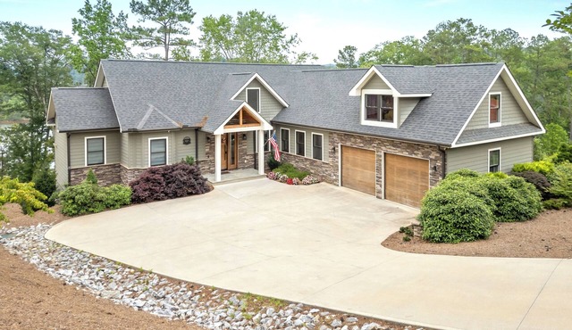 Spacious, Upscale House With Private Dock On Lake Keowee. Near Clemson U.