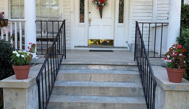 Spacious Upstairs Apartment in Victorian Home