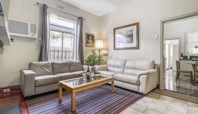 Spacious Urban Delight in Coburg