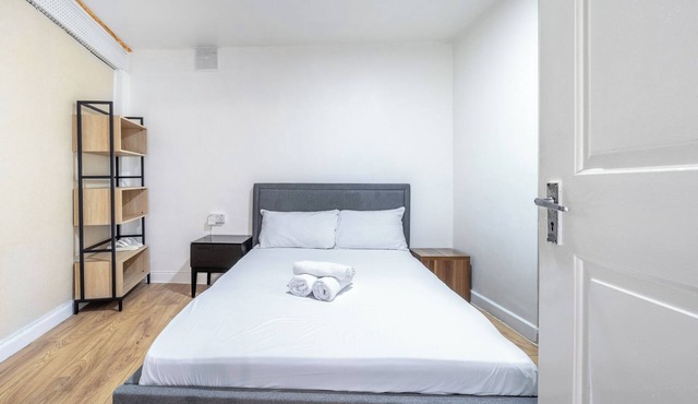 Spacious Urban Oasis 4 Bedroom House in London