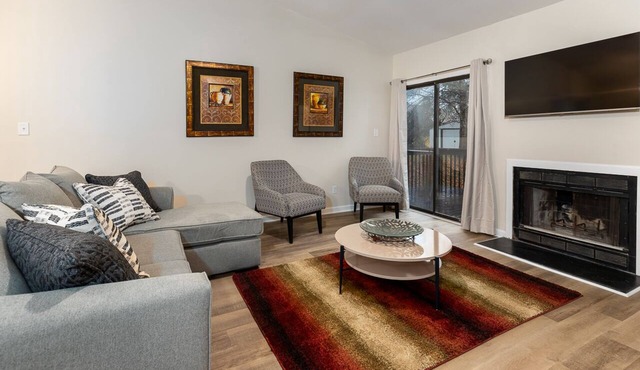 Spacious Urban Suburban Oasis Near Wake Med &Downtown.