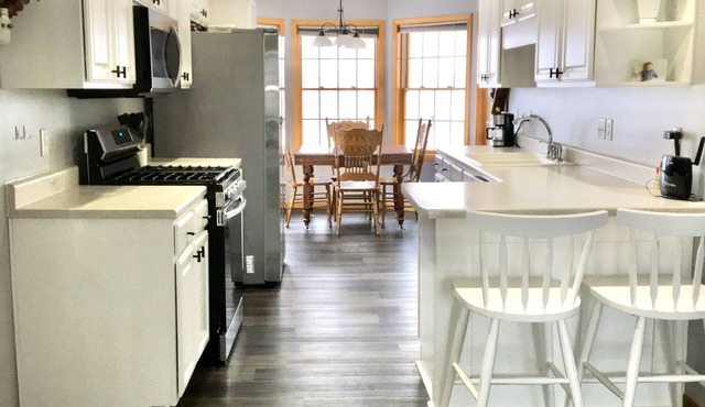 Spacious Urbana Family Retreat