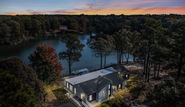 Spacious waterfront family retreat. Dogs welcome!, 1-Level Home w/Rec Room and Fenced Yard