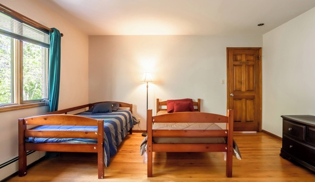 Spacious 5-bedroom apartment with AC and WiFi in charming Parsippany-Troy Hills