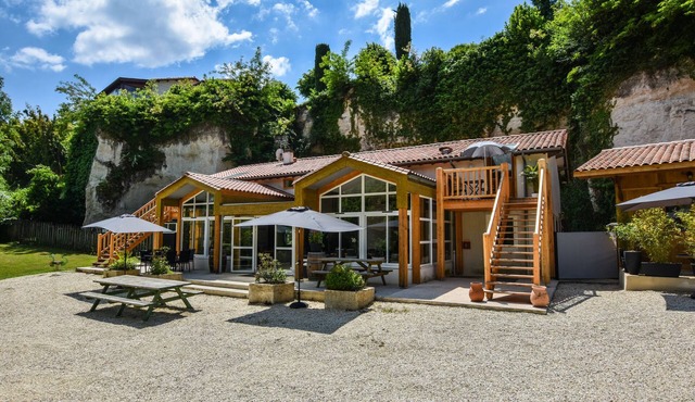 Spacious villa with private garden